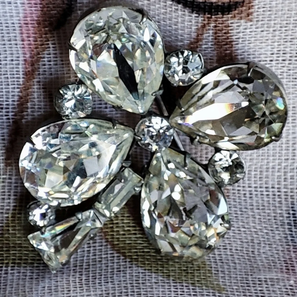 Four Leaf Clover Clear Unsigned Vintage Brooch Lucky Charm St. Patrick's Day EUC